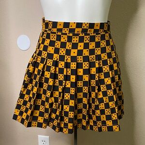 Urban Outfitters Dice Pattern pleated mini Skirt in Black and caramel XS